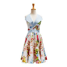 Rose Garden Apron By April Cornell Sur La Table Gardening Apron Aprons Vintage Floral Apron