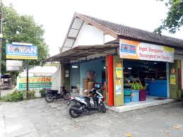 Dalam libur natal selama seminggu, sepupu jauhku (anak dari sepupu mamaku). Pamella Supermarket Toko Bangunan Besi