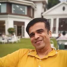 Khada Parsi" statue in Mumbai. Now Zoru ...