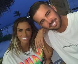 For composite veneers, your dentist will use the same material as a dental filling (aka composite) and bind it to your. Katie Price S Fans Furiously Defend Her As She S Criticised Over Veneers Aktuelle Boulevard Nachrichten Und Fotogalerien Zu Stars Sternchen