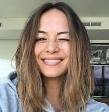 Does grant gustin drink alcohol? La Thoma Age 30 Wiki Grant Gustin Fiancee Real Name Job To Net Worth