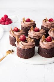 Aber woher hat der kuchen seinen merkwürdigen namen. Brownie Mini Tortchen Mit Schokocreme Himbeeren Kuchen Und Torten Kuchen Rezepte Einfach Kuchen Und Torten Rezepte