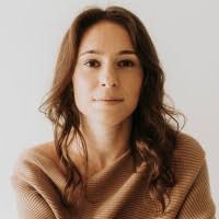 Joni Cooper's Instagram, Twitter & Facebook