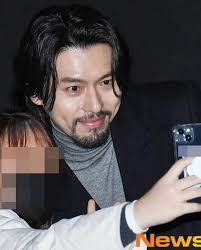 30 Tết Hyun Bin vẫn tất bật cày cuốc, Son Ye Jin một mình ở nhà chăm con