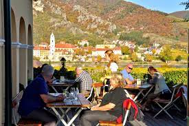 +43 664 393 53 12 anrufen. Restaurant Weidinger Weinbau Heuriger In Rossatz