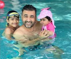 Shilpa shetty kundra and raj kundra are one of the most loved and adored couples of the glamour world. Shilpa Shetty To Husband Raj Kundra To Our Family You Are Our World English Lokmat Com