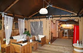Mit canvas holidays können sie einen luxuriösen campingurlaub auf den besten campingplätzen in frankreich, italien, spanien, deutschland, kroatien, der schweiz, österreich und den niederlanden verbringen. Camping Mon Perin Safarizelte Kroatien Canvas Holidays Glampings