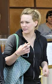 В детстве сестры вместе начинали заниматься актерским мастерством. Hilari Daff V Detstve Menya Draznili Loshadyu