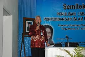 Hubungan dagang antara india dan china melalui laut sudah mulai ramai sejak awal masehi. Kementerian Pariwisata Dan Ekonomi Kreatif Ri Semiloka Penulisan Sejarah Perkembangan Islam Di Nusantara