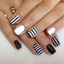 Black And White Nail Art Design Easy Halloween Nail Design 25 Unas Para Senoras Manicura De Unas Unas Negras Con Blanco