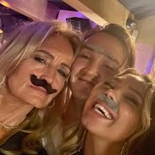 Als je een grote familie hebt heb je ook veel jarigen. Vandaag onze lieve  schoondochter Ruby. Van harte gefeliciteerd lieverd. Love you ❤️