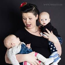 Jetzt bin ich wieder in der 11. Meine Zwillingsschwangerschaft Ela Litt An Hyperemesis Gravidarum Und Musste Sich Taglich Bis Zu 40 Mal Ubergeben Mamablog Einer Schreit Immer