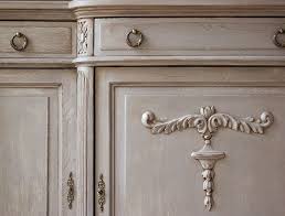 Vous souhaitez relooker un meuble en merisier en le repeignant et vous ne savez pas comment ? Patine 5 Erreurs A Eviter Pour Patiner Un Meuble Cote Maison