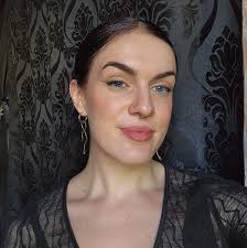 Lauren Hartshorn's Instagram, Twitter & Facebook