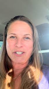 Elizabeth Mckown's Instagram, Twitter & Facebook