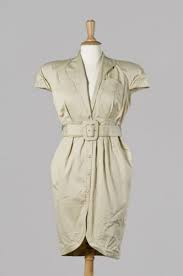 Que ce soit par la couleur, le fluo tant la tendance dominante, ou par la forme avec des coupes dcales et dstructures. Mode Vintage Les Annees 80 90 Vente N 1991 Lot N 40 Artcurial