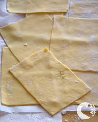 Con la nostra ricetta vi mostreremo com'è possibile preparare una pasta veramente deliziosa in poco tempo e senza utilizzare le uova! Sfoglia Per Lasagne Senza Glutine All Uovo Paneamoreceliachia