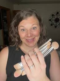 I was about to find my favorite brush that i always used but i forgot i  restart my ibispaint💔