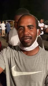 Oh now he got bout 3more cars🤣🤣🤣🤣but watch he race 18more times and Da  Baby still gone be