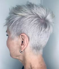 This is a particularly flattering length for women experiencing thinning hair or some hair loss, as it cuts hair at its fullest or densest length. Short Gray Hair