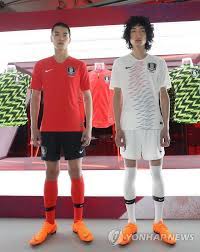2017년 세계 최고의 축구 선수들 top 50; ì¶•êµ¬ ìœ ë‹ˆí¼ ê³µê°œ ì¼ë¶€ ëˆ„ë¦¬ê¾¼ ì´ê²Œ ë­ëƒ ì¼ë³¸íŒ¬ í•œêµ­ ìœ ë‹ˆí¼ ë©‹ì ¸ ì•„ì£¼ê²½ì œ