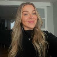 Alexandra Mercer's Instagram, Twitter & Facebook