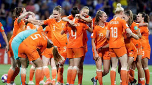 El doblete de stina blackstenius y el cabezazo de lina hurtig dieron a suecia una merecida victoria, con estados unidos como una sombra del equipo que ganó la copa del mundo hace dos años. Holanda 1 0 Suecia Holanda Se Cita Con Estados Unidos En La Final Del Mundial Femenino Tras Superar A Suecia