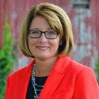 Amber Linson's Instagram, Twitter & Facebook