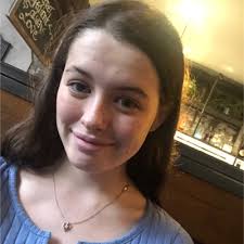 🎓 So very proud of my daughter Alison who celebrated her graduation all  the way from Abu Dhabi today.