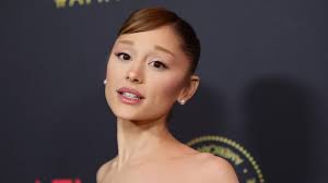 10 Times Ariana Grande's Eyebrow Blindness Ruined Her Beauty Looks