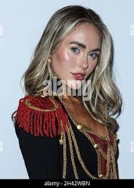 Abigail Oneill's Instagram, Twitter & Facebook