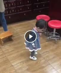 Eu Chegando Nos Lugares E Procurando Um Lugar Para Sentar Videos Engracados Para Criancas Criancas Engracadas Criancas