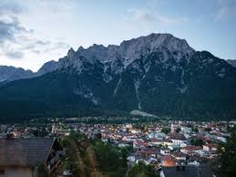 Haus mittenwald bestaat uit 5 verschillende huizen varierend van 4 persoons t/m 10 persoons appartementen. Urlaub In Mittenwald Ferienwohnung Benedetti Mittenwald