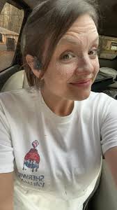 I love my job, I love my job, I love my job 😅🤣 lots of scraping to get  ready for fresh paint! Have a good day everyone!