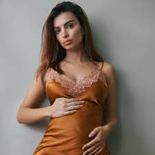 Emily Ratajkowski Is Pregnant: Why She Doesnt Want to Reveal the Gender of  Her Baby | Vogue