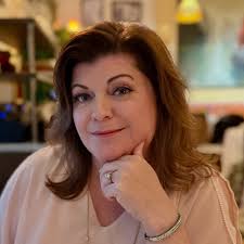 Guy rescues a tiny gosling who wants to do everything he's doing — watch  him show her how to fly💜