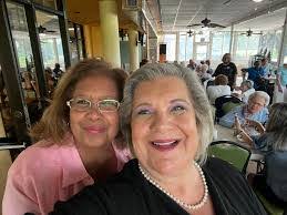 Andrea Gundersen's Instagram, Twitter & Facebook