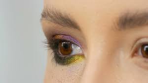 Des pochoirs et stickers de peau pour un résultat encore plus bluffant et original. Rainbow Makeup On Closeup Blue Video De Stock 100 Libre De Droit 1020532372 Shutterstock