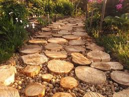 We partnered with our friends at homes.com to create yet another fun and creative diy video. 30 Green Design Ideas For Beautiful Wooden Garden Paths
