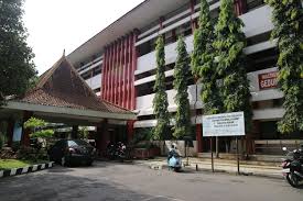 Universitas sebelas maret atau biasa disebut dengan uns merupakan perguruan tinggi negeri yang berada di kota solo. S 1 Ilmu Hukum Universitas Sebelas Maret