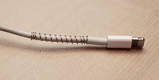 Teknik servise git iyi bildiğin şarj aletin orjinal ise tamir etmeye çalışır oda tamir edemesse yenisini alacan malesef. Sarj Cihazinin Kopmak Uzere Olan Yipranmis Kablosu Nasil Tamir Edilir Mortilki Com