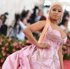 Tuotemerkillä on selkeä yhteys nickin itsevarmaan ja dynaamiseen luonteeseen. Nicki Minaj Vater Von Us Rapperin Von Auto Uberfahren Und Getotet Welt