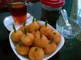 Resep pisang goreng madu bikin ngemil malam hari jadi lebih terasa istimewa. Bola Bola Singkong Goreng Bahan 1 Kg Ubi Kayu Singkong Kupas Cuci Bersing Potong2 Rebus Ungkep Singkong Kasih Bumbu 7 Siu Ubi Rebusan Makanan