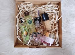 Hadiah untuk perempuan ini bukan hanya untuk si kekasih mahupun untuk sang isteri tetapi juga sesuai untuk di berikan kepada ibu pemberian telekung juga elok untuk dijadikan hadiah untuk perempuan remaja cuma pastikan diletakkan ayat pada kad dengan menjelaskan niat yang sebenar. 13 Kado Pernikahan Terbaik Untuk Pasangan Yang Baru Menikah