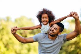 Com a certeza que ao seu lado encontro paz, amor e segurança eu te desejo um dia e uma vida maravilhosas. Frases Para O Dia Dos Pais Frases Para Homenagear Seu Pai