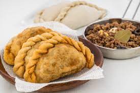 La empanada peruana de carne ✅ es un riquísimo acompañamiento, a una tarde con amistades, un gusto, bocaditos para eventos especiales, etc. Empanadas Argentinas De Carne Unapizca
