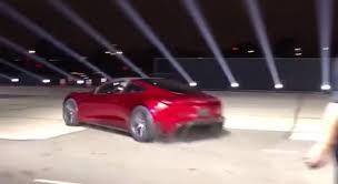 The New Tesla Roadster S Acceleration Doesn T Even Look Real New Tesla Roadster Tesla Roadster Roadsters