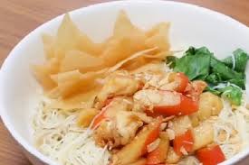 Atau jangan jangan ada yang belum pernah mencicipi cemilan yang satu ini. Mie Bihun Seafood Pilihan Asyik Untuk Santap Siang Ini