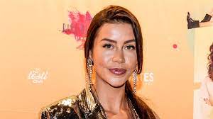 While lil 'kleine enjoys the beach of ibiza again today and can therefore leave without worries, presenter olcay gulsen, who made a series about domestic violence, calls on his fiancé jaimie vaes to choose for herself and their son lío. Jaimie Vaes Overspoeld Door Steunbetuigingen Ook Van Mede Bn Ers Rtl Boulevard