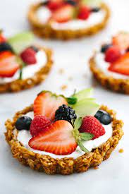 Breakfast Fruit Tart With Granola Crust Jessica Gavin Recipe Yogurt Recipes Fruit Recipes Granola Breakfast